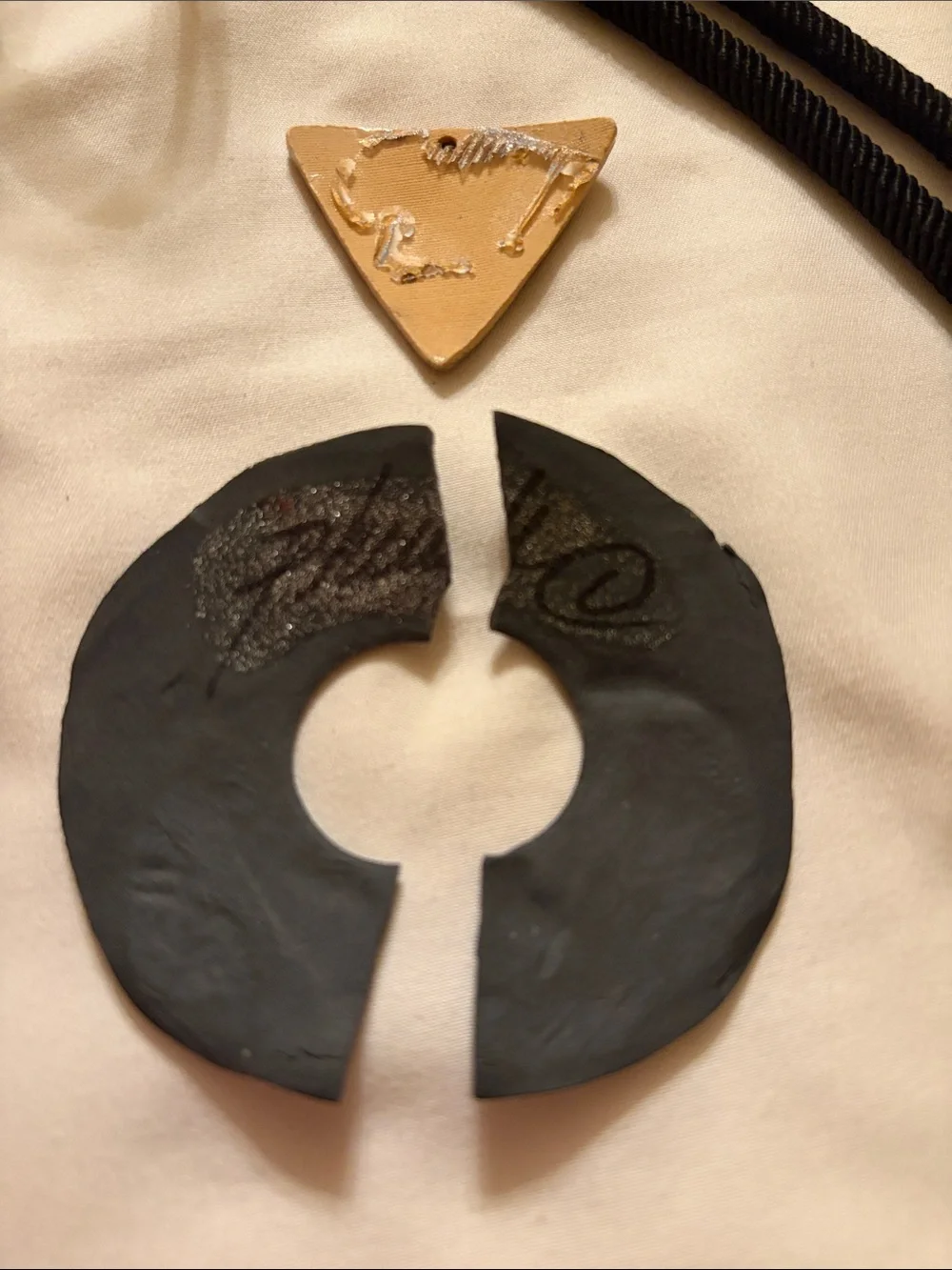 Brutalist medallion statement necklace pendant fabric rope chain **needs repair